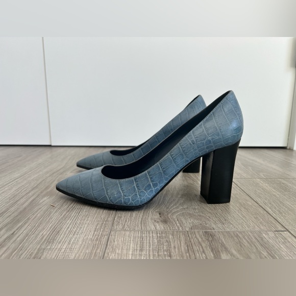 Studio Pollini Blue Croc-Embossed Block Heel Pumps Size EU41 - Picture 2 of 7